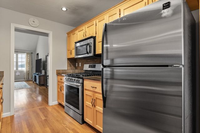 150 Ariel Cir 150, Sutton, MA 01590