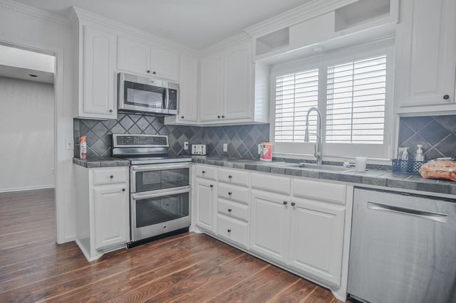 9208 Lynnhaven Avenue, Lubbock, TX 79423