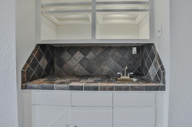 9208 Lynnhaven Avenue, Lubbock, TX 79423