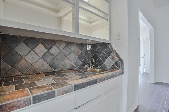 9208 Lynnhaven Avenue, Lubbock, TX 79423