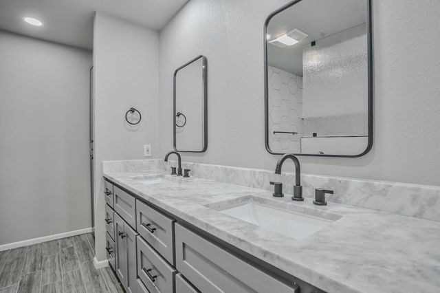 9208 Lynnhaven Avenue, Lubbock, TX 79423