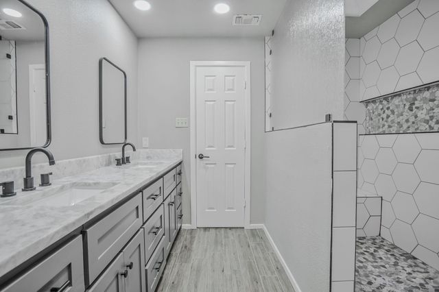 9208 Lynnhaven Avenue, Lubbock, TX 79423