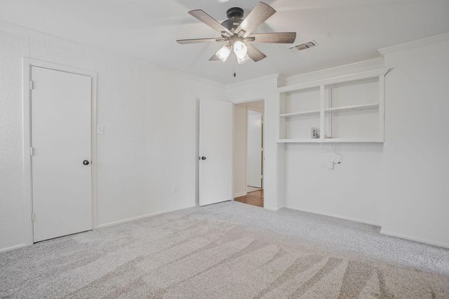 9208 Lynnhaven Avenue, Lubbock, TX 79423