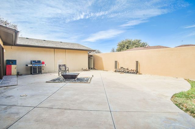 9208 Lynnhaven Avenue, Lubbock, TX 79423
