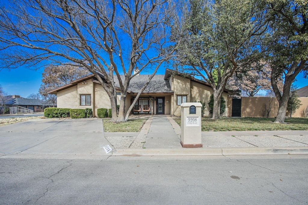 9208 Lynnhaven Avenue, Lubbock, TX 79423
