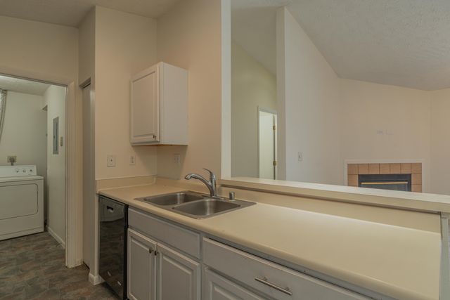 20 Rio Grande Circle, 8, Florence, KY 41042