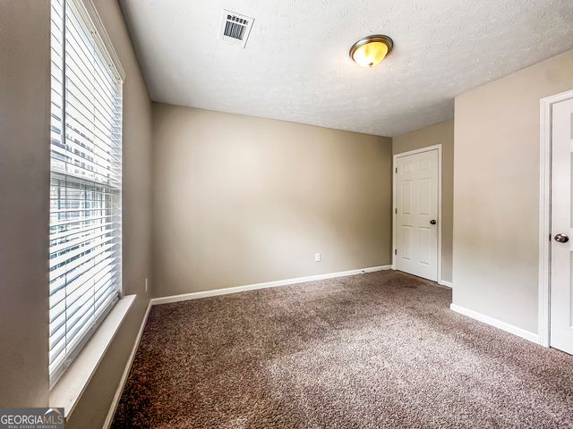 1395 Stephens Pond View, Loganville, GA 30052