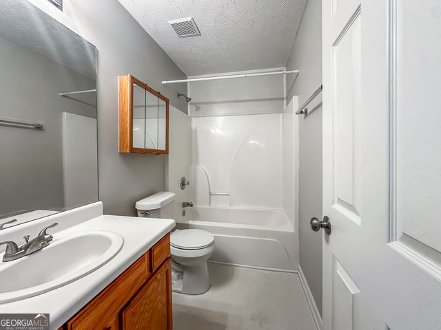 1395 Stephens Pond View, Loganville, GA 30052