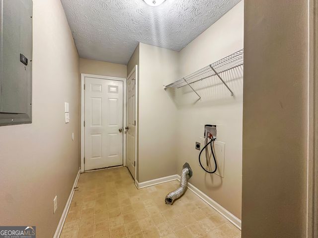 1395 Stephens Pond View, Loganville, GA 30052