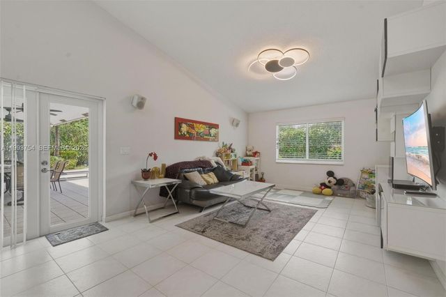 1510 SW 96th Ter, Davie, FL 33324