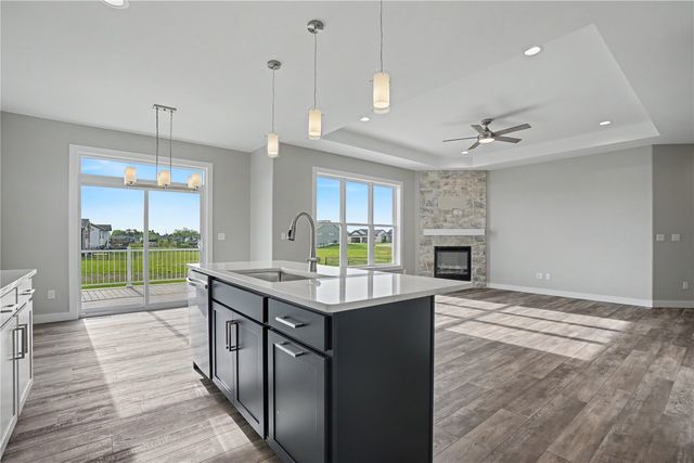 1422 Echo Ridge Ln, Marion, IA 52302