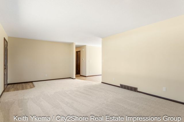 1830 N Roberts Road, Muskegon, MI 49445