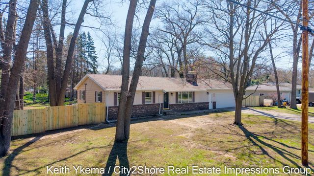 1830 N Roberts Road, Muskegon, MI 49445