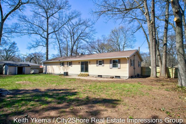1830 N Roberts Road, Muskegon, MI 49445