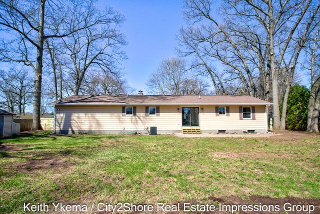 1830 N Roberts Road, Muskegon, MI 49445
