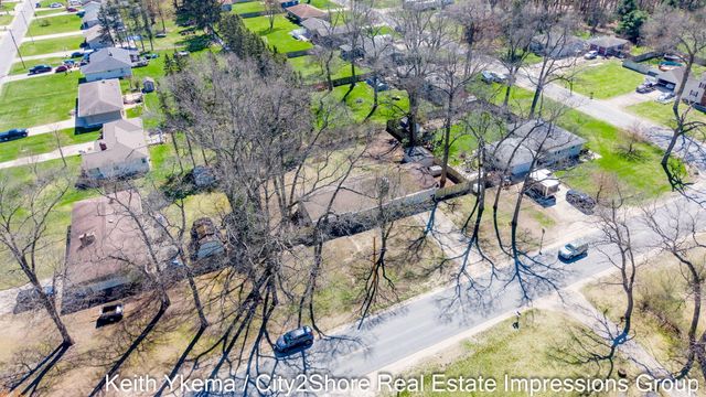 1830 N Roberts Road, Muskegon, MI 49445
