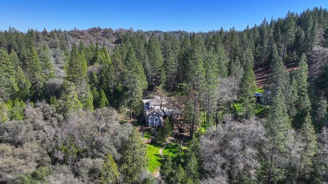 7010 Flat Creek Dr, Somerset, CA 95684