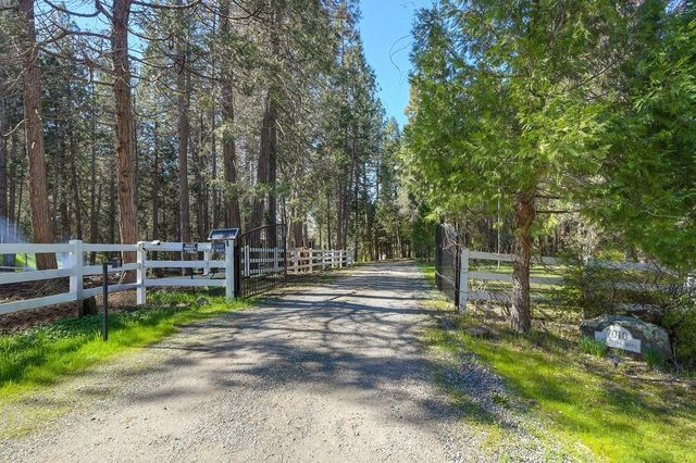 7010 Flat Creek Dr, Somerset, CA 95684