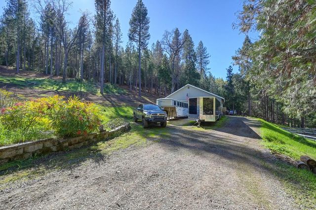 7010 Flat Creek Dr, Somerset, CA 95684