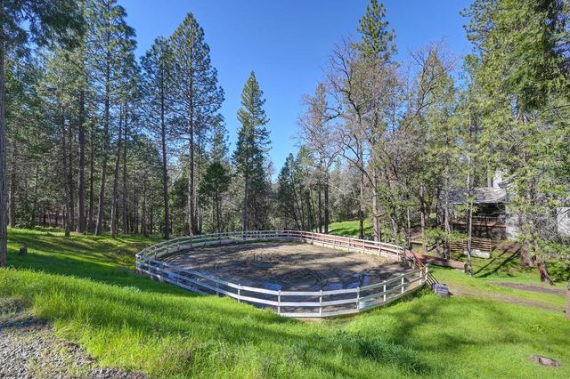 7010 Flat Creek Dr, Somerset, CA 95684