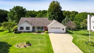 9575 E Marquand Drive, Rochelle, IL 61068
