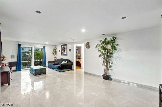 15 South St, Ridgefield Park Village, NJ 07660