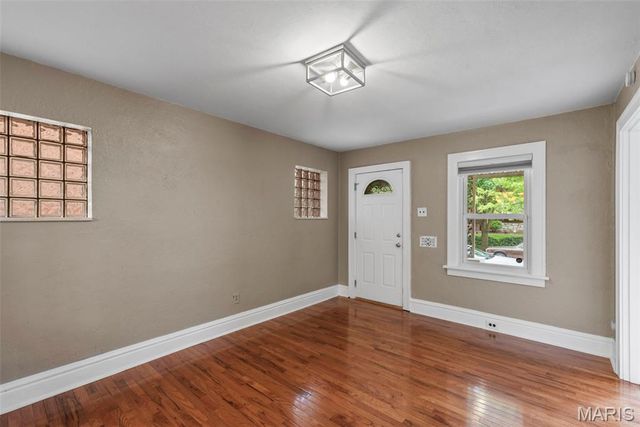 3831 Burgen, St Louis, MO 63116