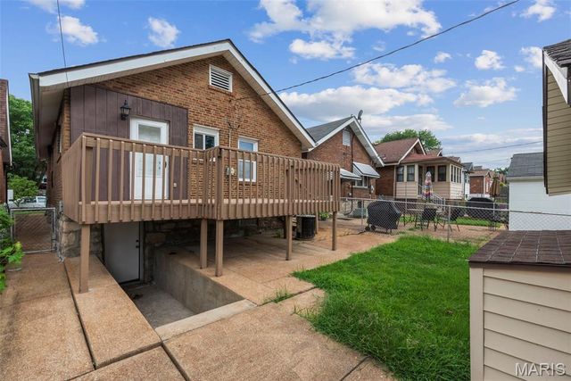 3831 Burgen, St Louis, MO 63116