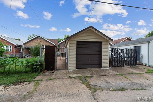 3831 Burgen, St Louis, MO 63116