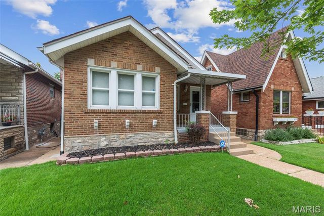 3831 Burgen, St Louis, MO 63116