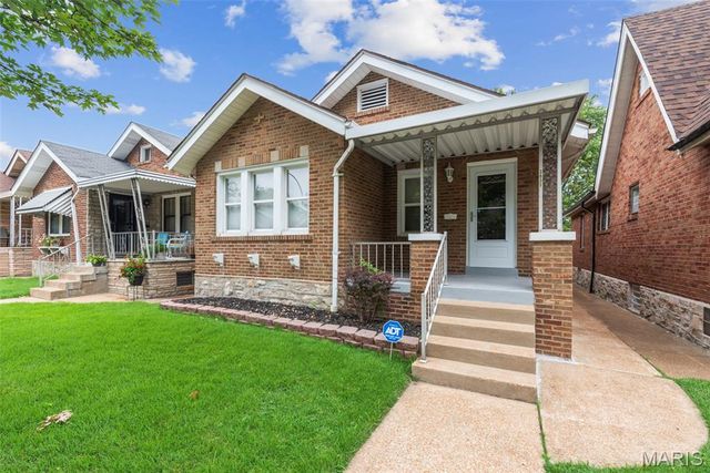 3831 Burgen, St Louis, MO 63116