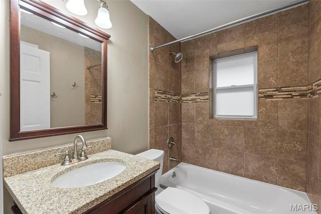 3831 Burgen, St Louis, MO 63116