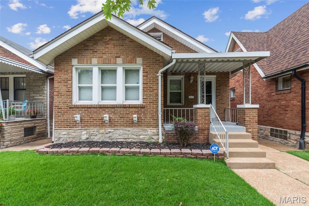 3831 Burgen, St Louis, MO 63116