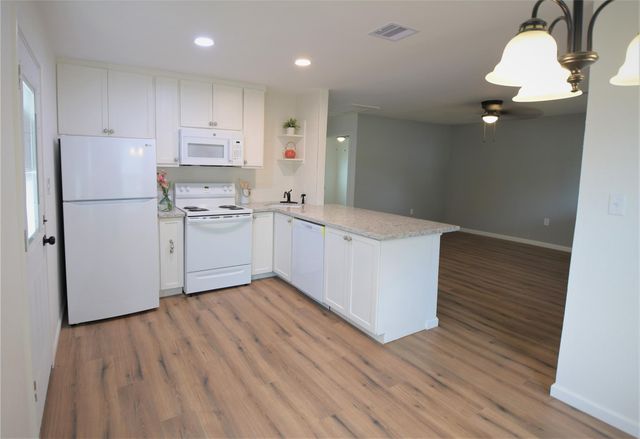 5422 Pine Avenue, Pasadena, TX 77503