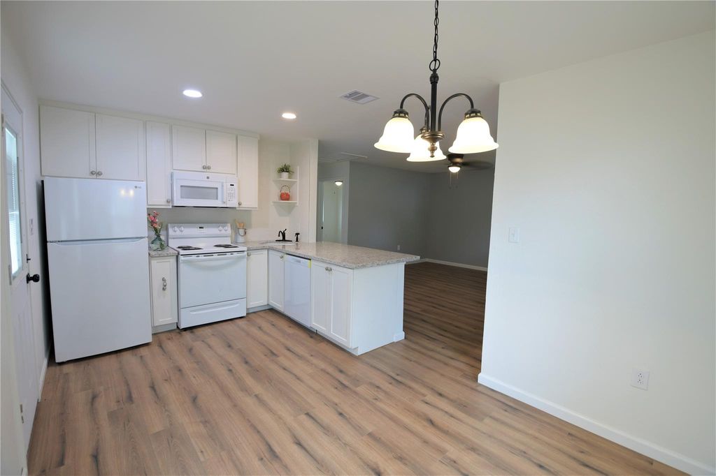 5422 Pine Avenue, Pasadena, TX 77503