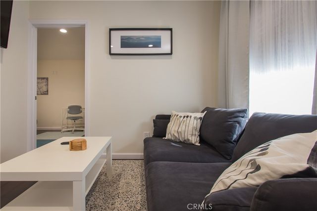 239 W Hillcrest Boulevard, Inglewood, CA 90301