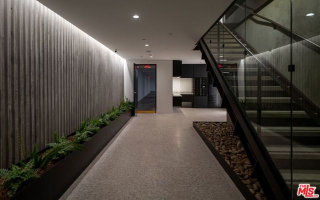 1264 N Harper Avenue 101, West Hollywood, CA 90046