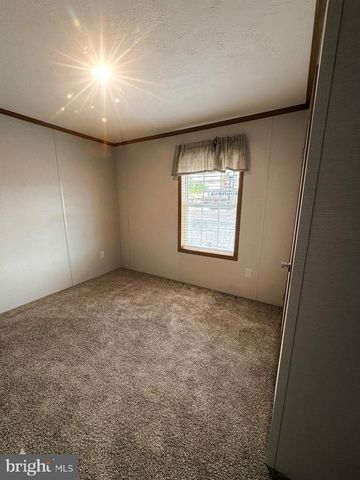 30 DEBRA CIR, Ephrata, PA 17522