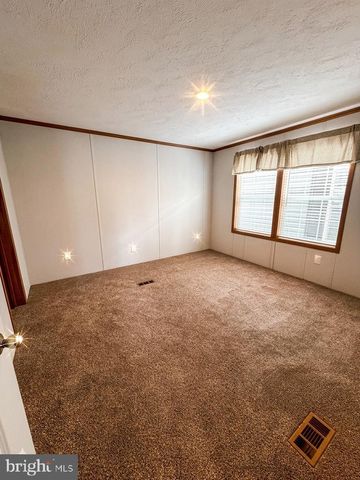 30 DEBRA CIR, Ephrata, PA 17522