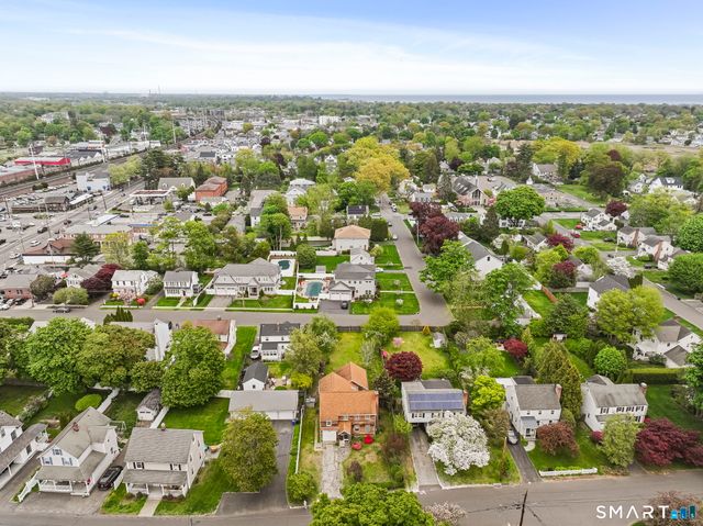 79 Fairfield Place, Fairfield, CT 06824