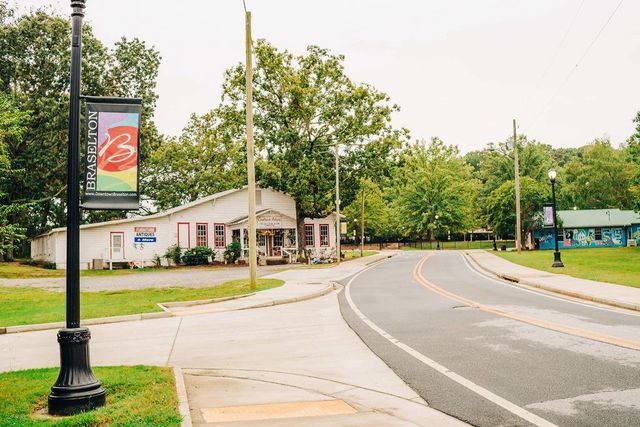 168 Brandle Rose Way, Hoschton, GA 30548