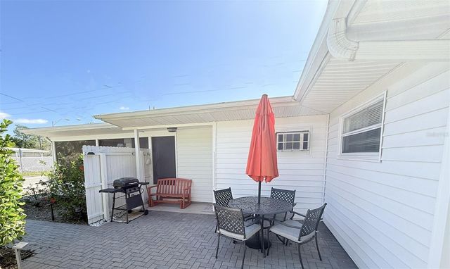 828 S TUTTLE AVENUE B, Sarasota, FL 34237
