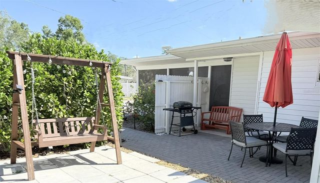 828 S TUTTLE AVENUE B, Sarasota, FL 34237