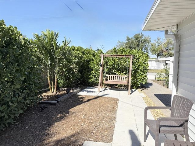 828 S TUTTLE AVENUE B, Sarasota, FL 34237