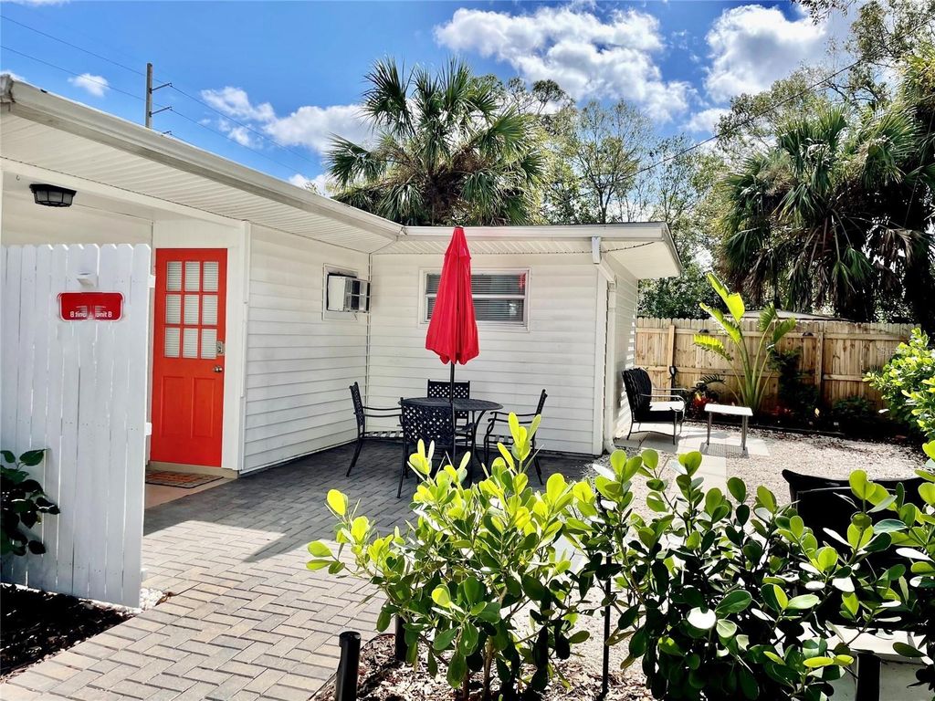 828 S TUTTLE AVENUE B, Sarasota, FL 34237
