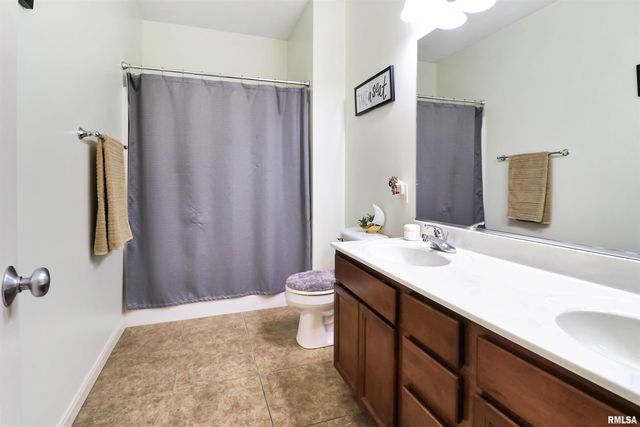 11217 N Oakwood Dr Unit 32, Peoria, IL 61615