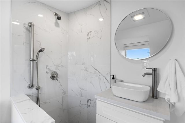 6 Goodwin Pl 4, Boston, MA 02114