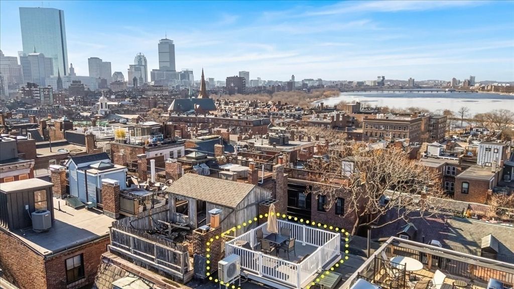 6 Goodwin Pl 4, Boston, MA 02114