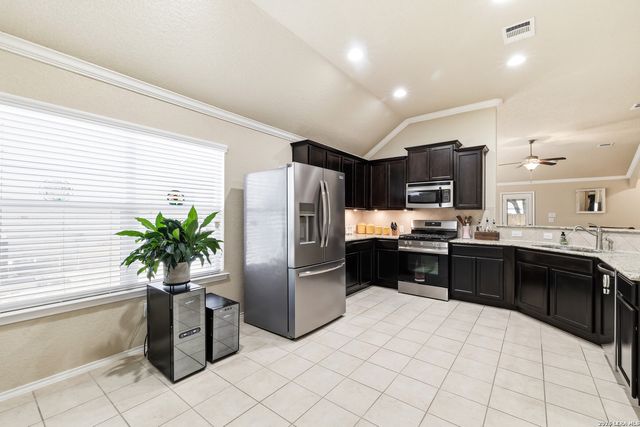 14411 High Plains Dr, San Antonio, TX 78254