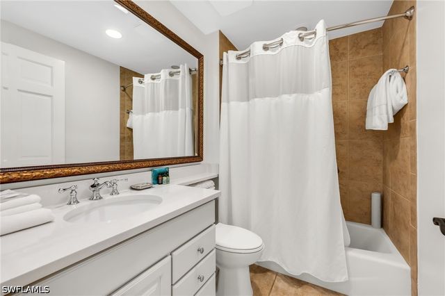 221 9th ST S 123, Naples, FL 34102